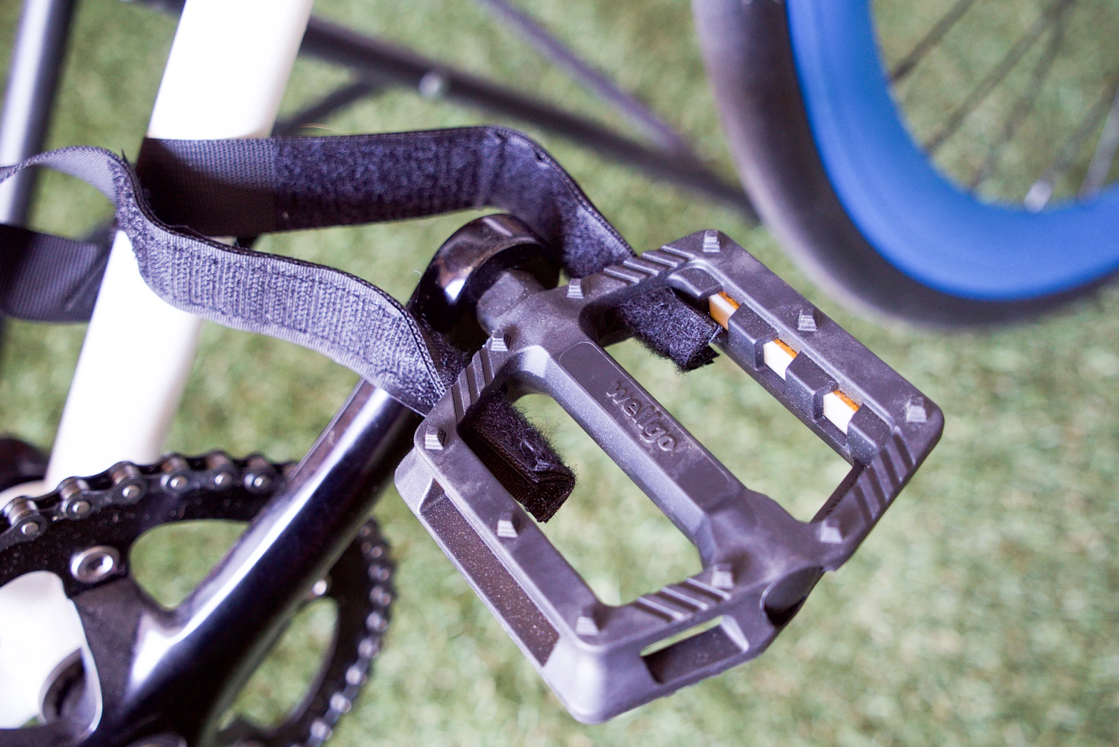 For a more secure fit twist or fold the lower straps of your pedal straps, like this. 