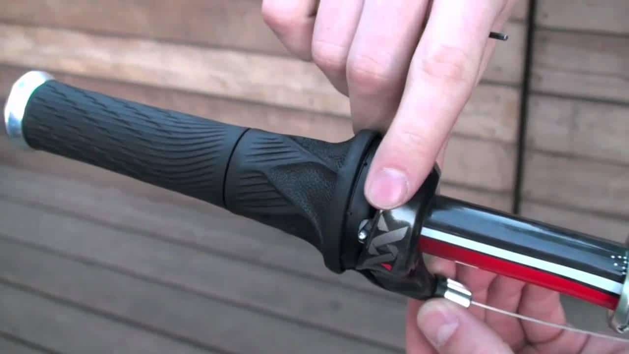 Rotating the grip shifter forward and backward will enable the rider to gear up and down. 