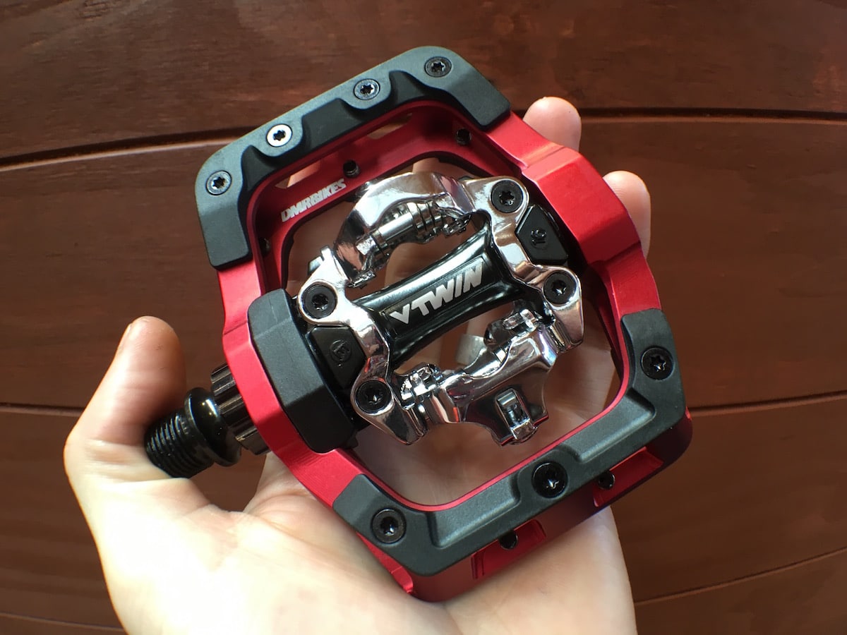 Mountain bike pedals that are clipless and have a platform are suitable for riders with larger feel but still want the advantages of using clipless pedals.