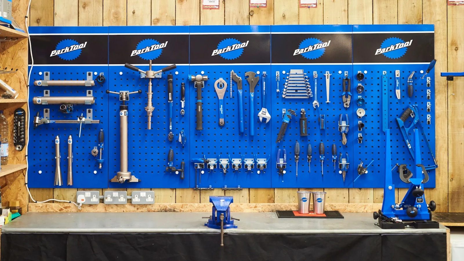 This Park Tool set has all the mountain bike tools that you could need to do any maintenance and repairs to your bike.