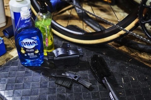 Dishwashing liquid can help you to clean your mountain bike chain without stripping all the original lubricant off and damaging it. 