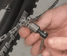 Using a chain tool makes it possible to undo the rivet pins of the damaged link so that you can fix the mountain bike chain.