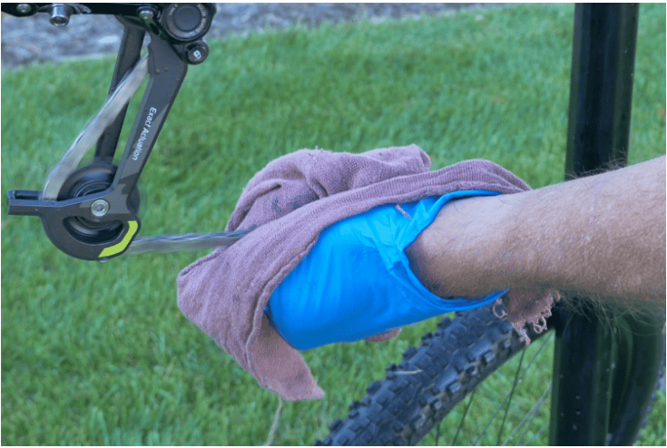 Dry the chain thoroughly so that the lubricant will coat the chain properly.