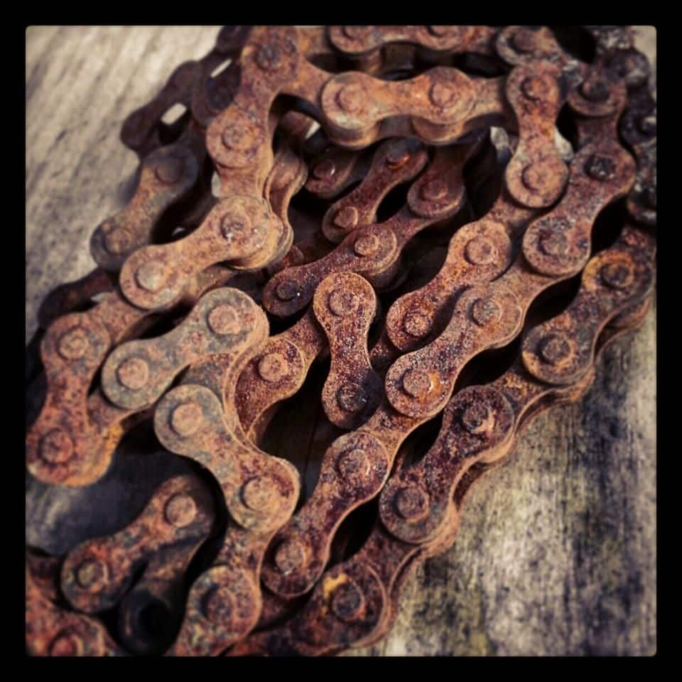 If a mountain bike chain is very rusted it would probably be best to replace it.