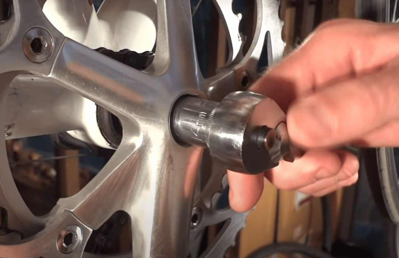 Remove the crank bolt to loosen the crank.