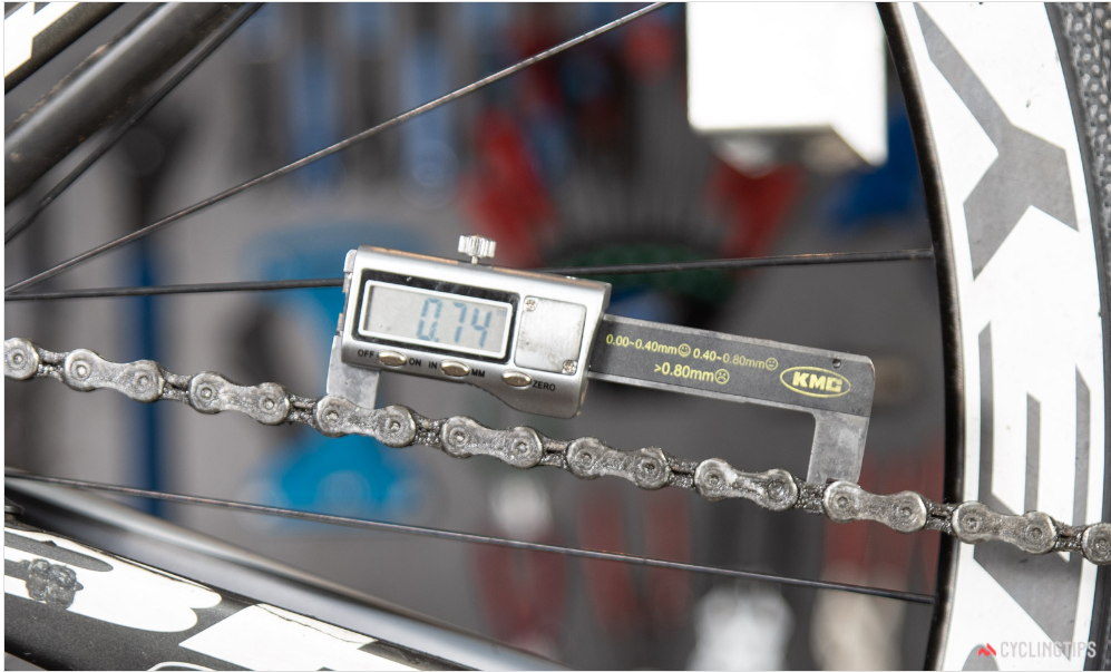 The KMC digital gauge can show stretch to a hundredth of a millimeter so that you know exactly when it is time to replace the chain on your mountain bike.